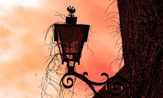 Jak wysoko kinkiet nad łóżkiem?